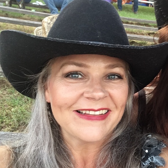 Meet your Posher, MeLissa - Picture 3 of 7